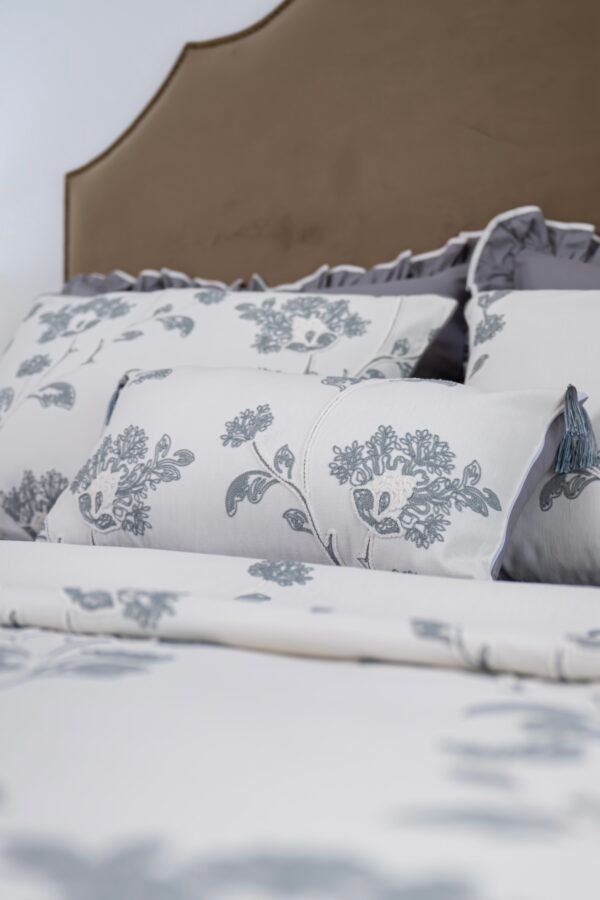 Parure de Lit Haute Gamme  Jacquard Brodé  "Signature Céladon" (7 Pièces) | A la Page
