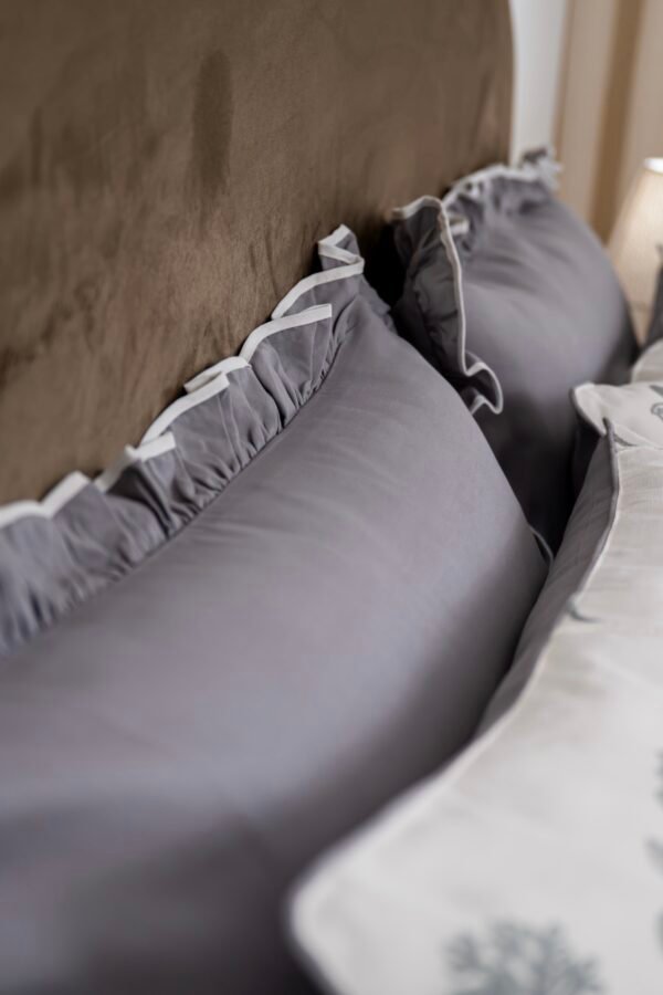 Parure de Lit Haute Gamme  Jacquard Brodé  "Signature Céladon" (7 Pièces) | A la Page