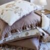 Parure de Lit Haute Gamme  Jacquard Brodé  "Fleur de Caramel" (7 Pièces) | A la Page