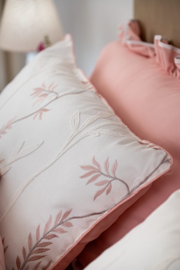 Parure de lit Haute Gamme  Jacquard Brodé "Rêve de Rose" (7 pièces) | A la Page