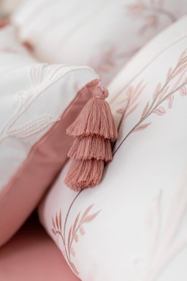 Parure de lit Haute Gamme  Jacquard Brodé "Rêve de Rose" (7 pièces) | A la Page