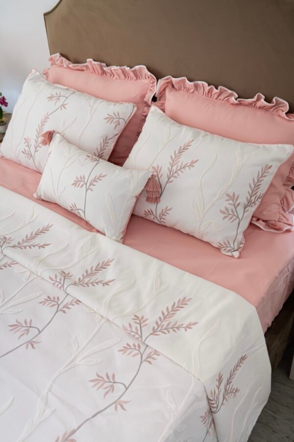 Parure de lit Haute Gamme  Jacquard Brodé "Rêve de Rose" (7 pièces) | A la Page
