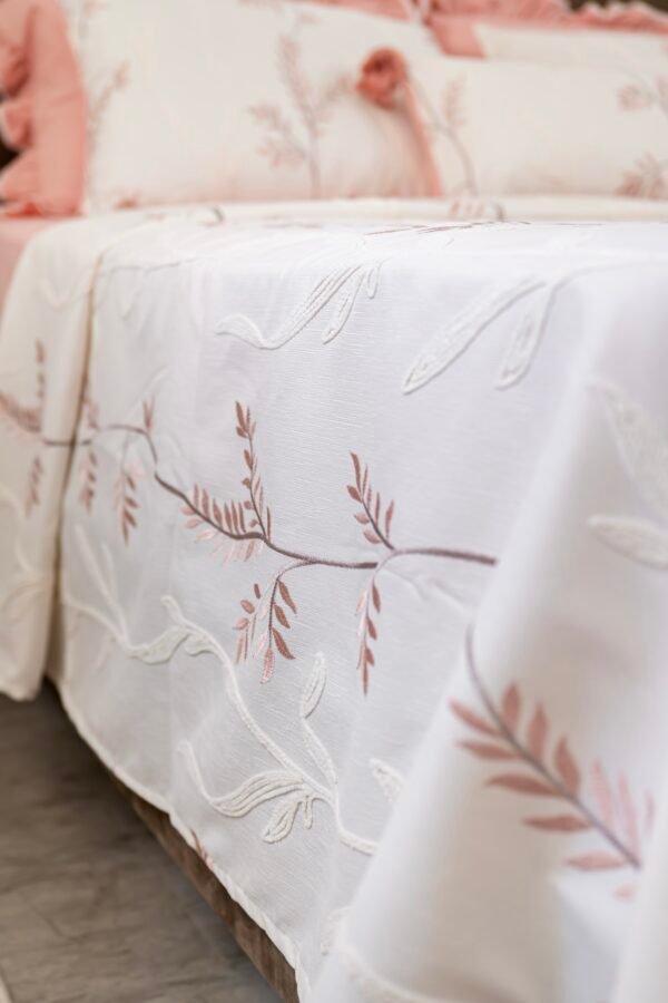 Parure de lit Haute Gamme  Jacquard Brodé "Rêve de Rose" (7 pièces) | A la Page