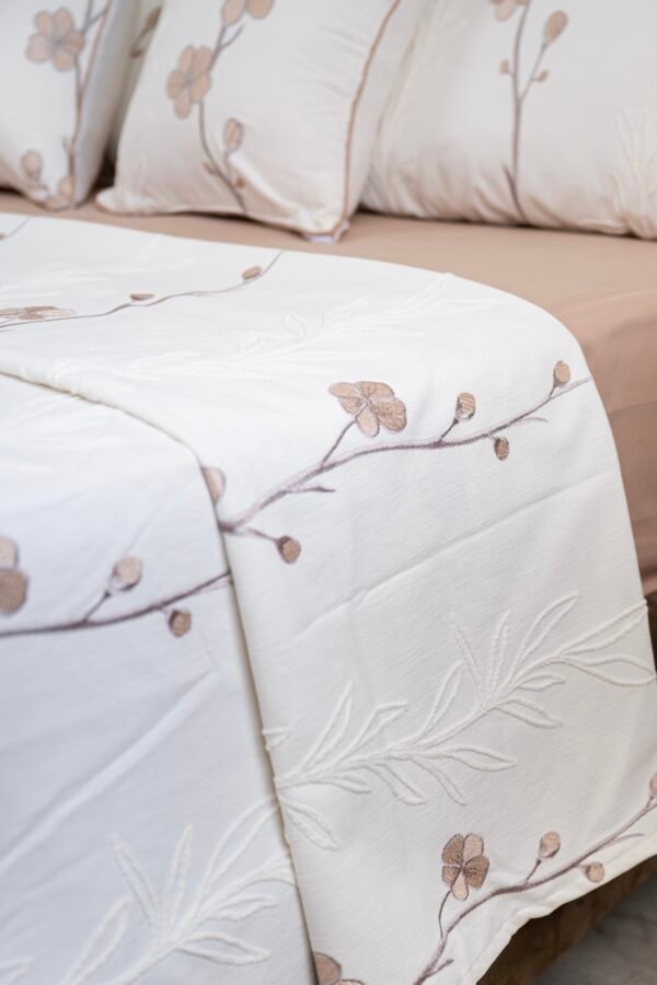 Parure de Lit Haute Gamme  Jacquard Brodé  "Cherry Blossom" (8 Pièces) | A la Page