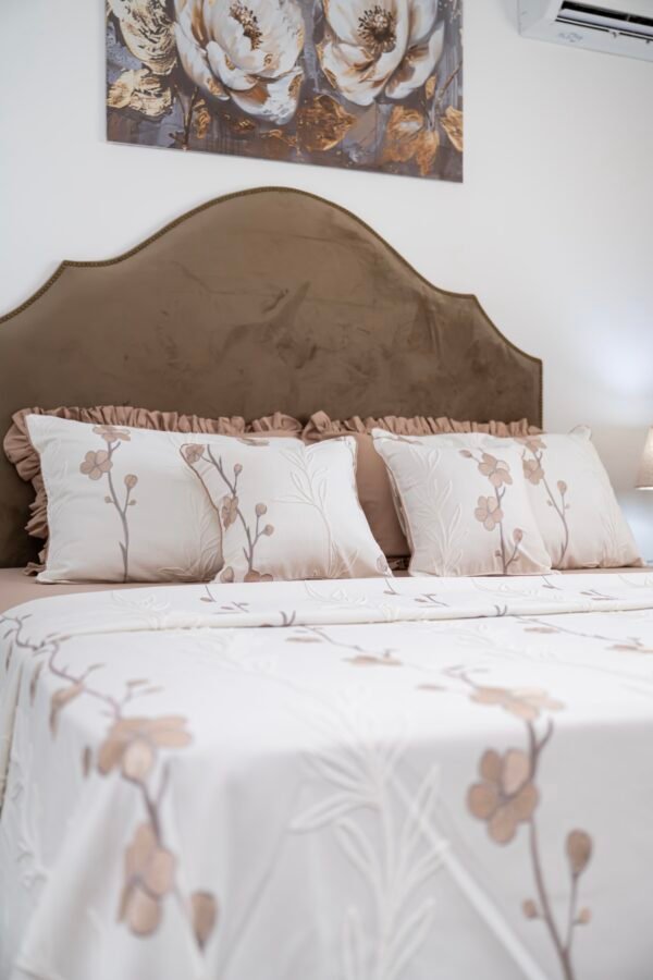 Parure de Lit Haute Gamme  Jacquard Brodé  "Cherry Blossom" (8 Pièces) | A la Page