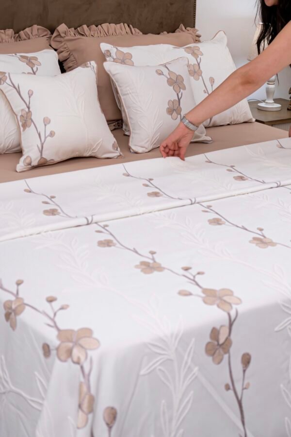 Parure de Lit Haute Gamme  Jacquard Brodé  "Cherry Blossom" (8 Pièces) | A la Page