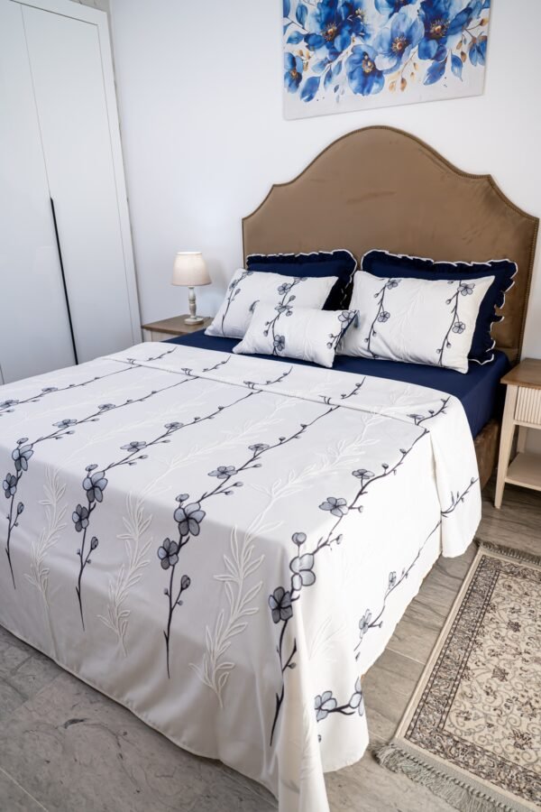 Parure de lit Haute Gamme  Jacquard Brodé "Minuit Blanc" (7 pièces) | A la Page
