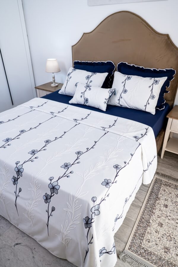 Parure de lit Haute Gamme  Jacquard Brodé "Minuit Blanc" (7 pièces) | A la Page