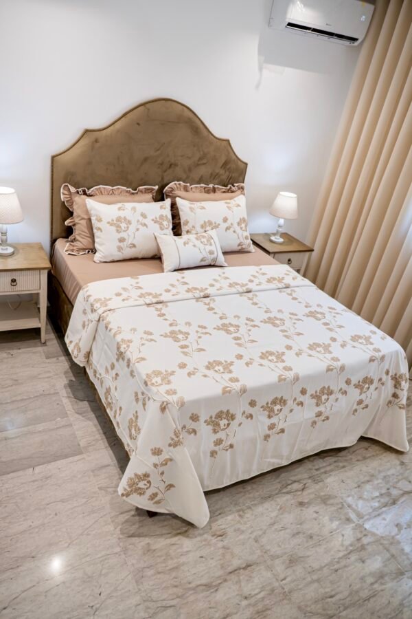 Parure de Lit Haute Gamme  Jacquard Brodé  "Fleur de Caramel" (7 Pièces) | A la Page