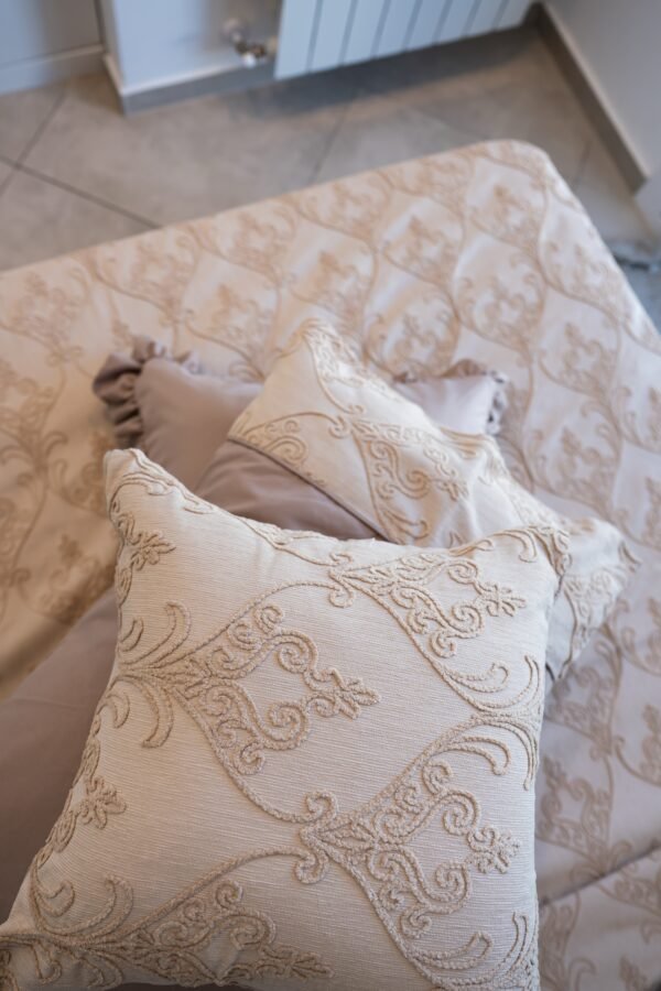 Parure de Lit Jacquard "Amande Douce" Motif Arabesque (Pack 8 Pièces) | A la Page