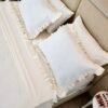 Parure de Lit Blanc Cassé à volants '' 6 Pièces ''